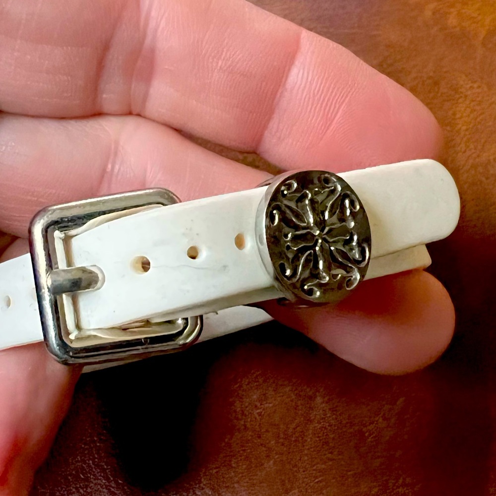 Rustic Cuff Amanda. White with silver